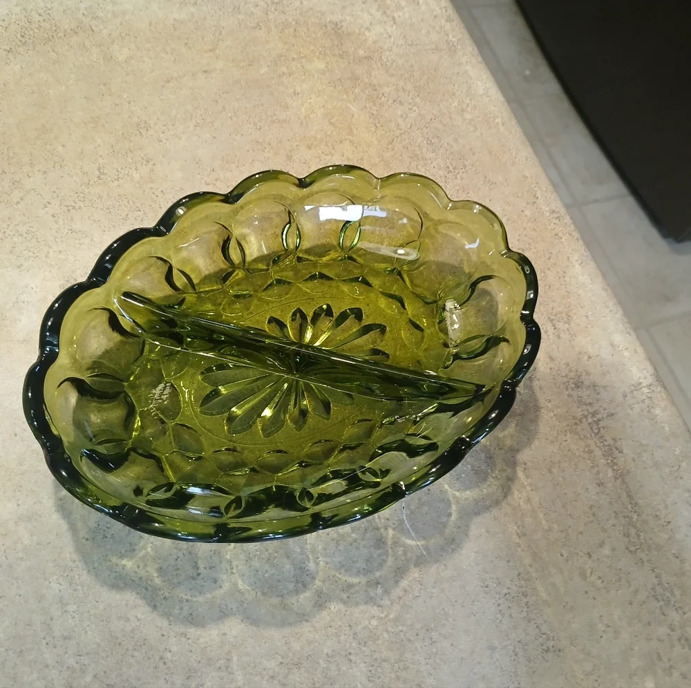 🧹Anchor Hocking Advacodo Green Scalloped Dish